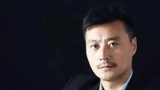 任程伟如何从贫困童年逆袭成荧幕英雄？他的真爱与坚持令人感动！