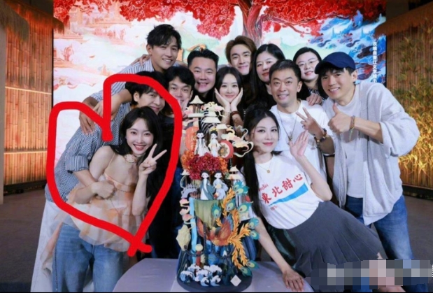 这俩绝对有情况…！！！！！！！