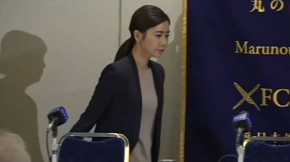 冲上热搜！福原爱召开记者会，与前夫和解，现身瘦了很多
前乒乓球运动员福原爱和江宏