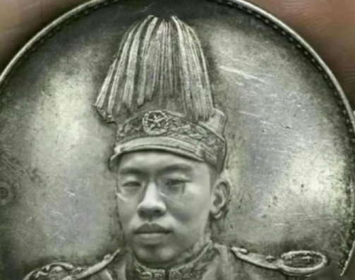 听泉鉴宝复播了，沉淀了个寂寞，他是真的很有喜感，这哥们也是很有意思，之前看过两次