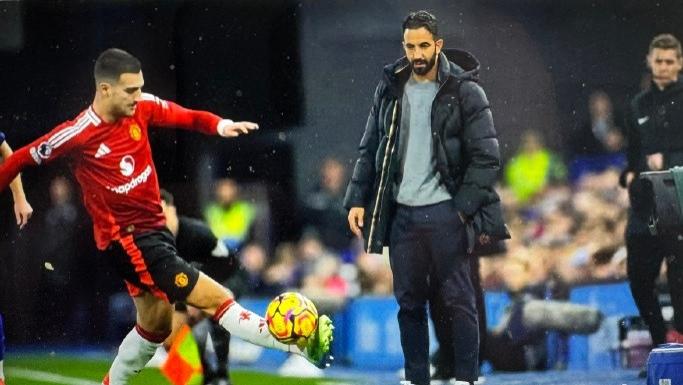 曼联1-1平局：阿莫林能否在危机中找到出路？曼联继续迷失，阿莫林如何能重塑球队信心？