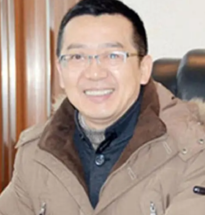 2011年，中国博士潘锦功被美国释放后，准备乘坐飞机回国发展。结果在机场时，突然