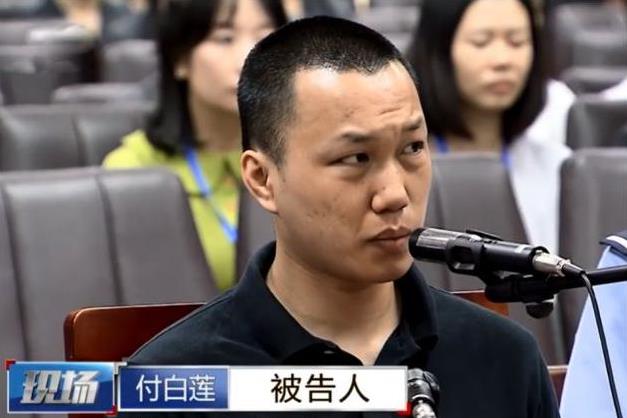 “我把裸露的电线缠在母亲手上，接通了电源，临死前母亲瞪大眼睛喊着幺儿，幺儿……”