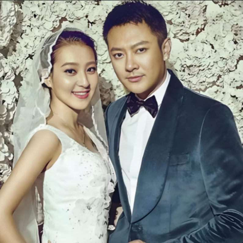 2015年，印小天娶了“白富美”哈琳娜，两年后才发现妻子，除了相貌是真的，其他身