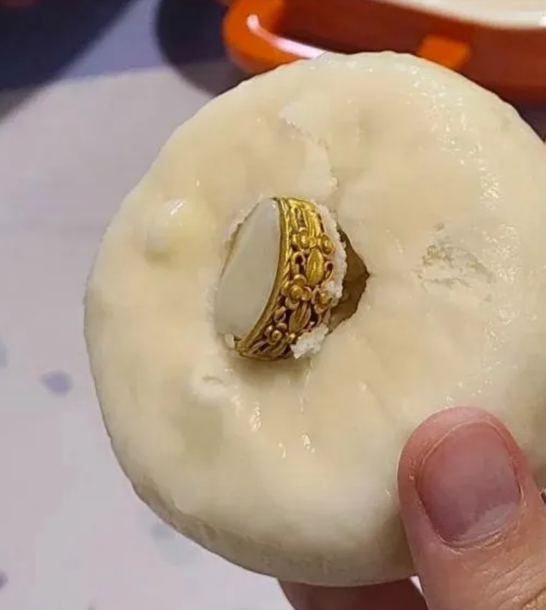 我妈妈的戒指丢了，全家人被她骂了一遍