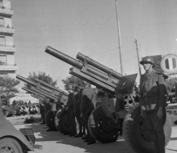 1943年5月8日法国第2摩洛哥步兵师第63非洲炮兵团在阿尔及利亚阿尔及尔举行的