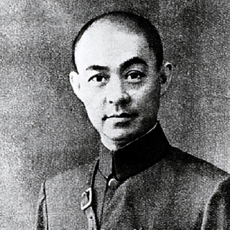 1933年，一士兵打仗扛个大箱子，一路上不撒手，张自忠好奇问到：“你扛得什么？”