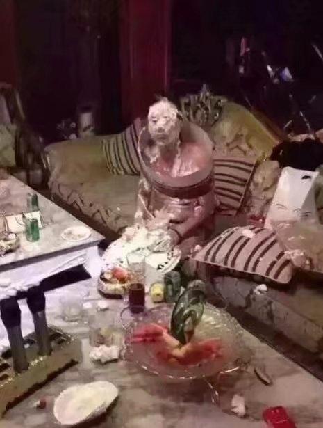 这样的她真的快乐吗？