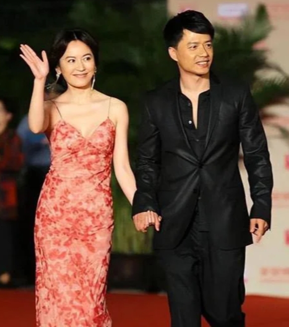 坚守与真挚：段奕宏与王瑾的娱乐圈爱情故事