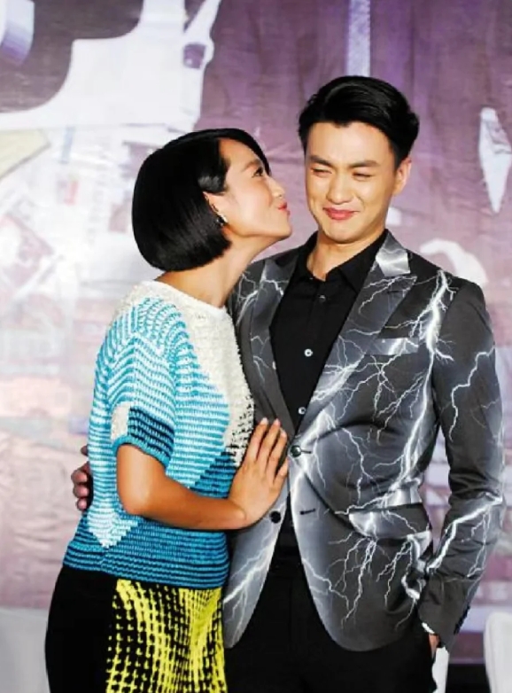 力捧周一围，42岁朱丹是不是恋爱脑？