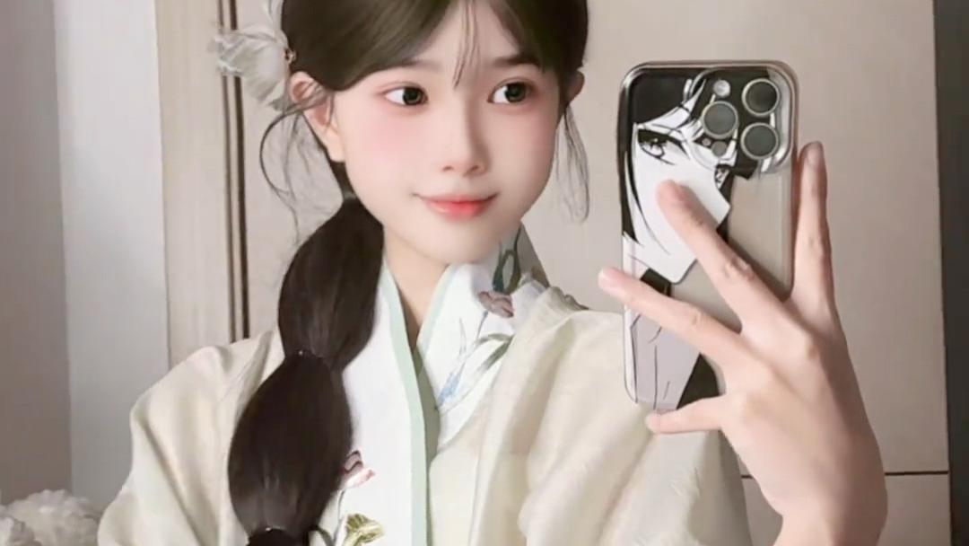 颜值cos：汉服学姐 玉足白丝，简直太爱了