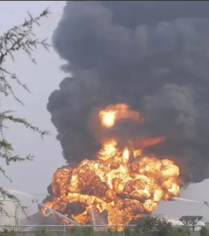 炸了！炸了！
乌克兰首都出大事！
当地时间22日消息，乌克兰首都基辅的热电厂发生