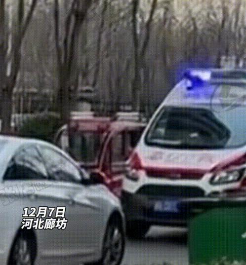 “如不严惩，天理难容！”2024年12月，一救护车接到病危老人后准备开出小区，没
