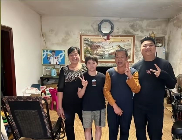 全红婵爸爸拍台风影响果园照片