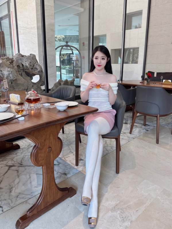 #开春搭配 #高级的美一定是独立与优雅 #贵气感御姐 #极简穿搭
