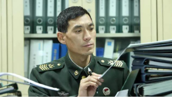 2000年，中国买了俄罗斯六架军机，可谁知没用多久就坏了四架，来维修的俄罗斯专家