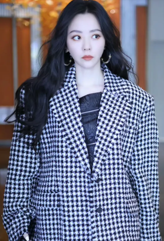 张靓颖这个颜在女歌手里算顶的吗