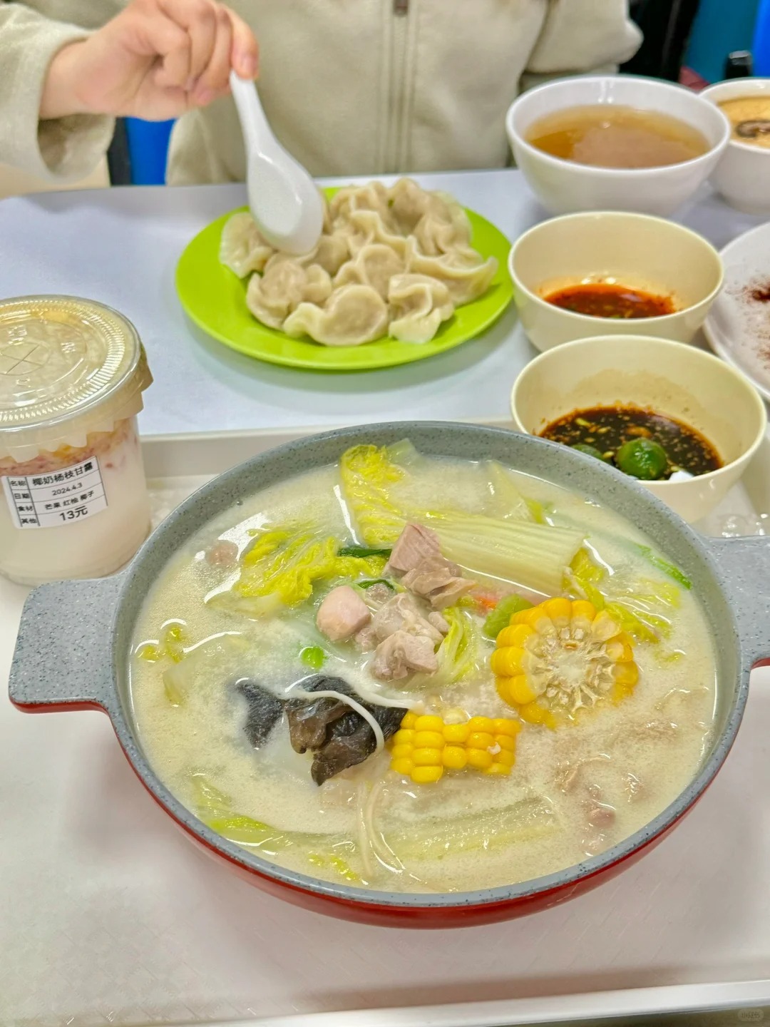 农大的同学，你们吃这么好的吗🥹
食材都好新鲜！便宜好吃啊啊啊啊😋水果、小吃、