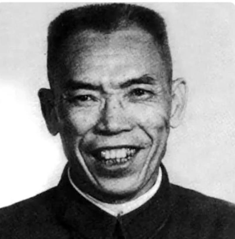 1973年，梁兴初因为“九一三事件”受到了牵连，被免除身上所有的职务，下放到太远