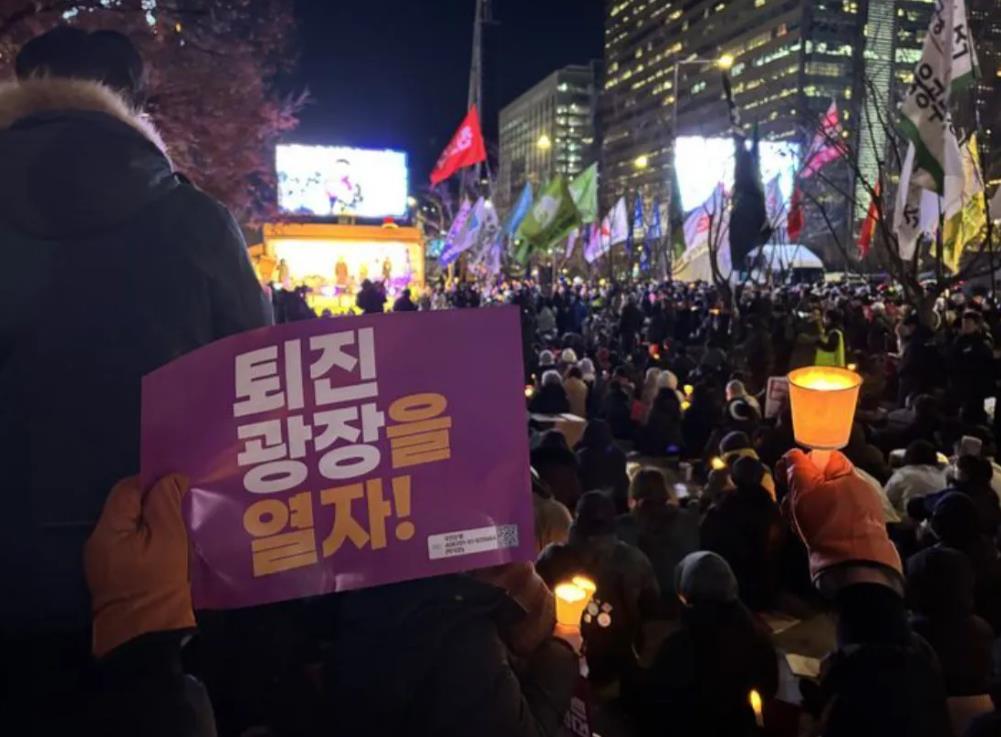 怒发冲冠为红颜？尹锡悦为什么要宣布戒严呢？

这都是韩国激烈的政治争斗引发的。在