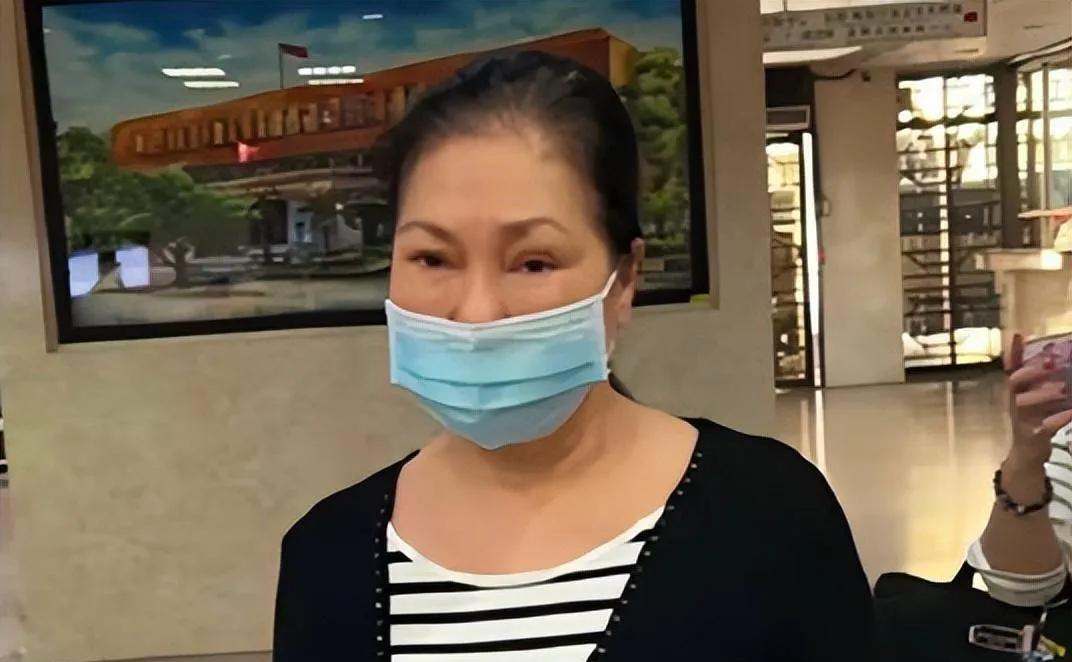 大S妈妈黄春梅，这格局着实不一般。
大S离世，迅速成为全网议论的热点，从大S日本