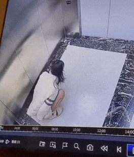 一个穿着时尚的妹子在电梯里干这事儿，就不考虑一下后果吗？
人有三急能理解，但这么