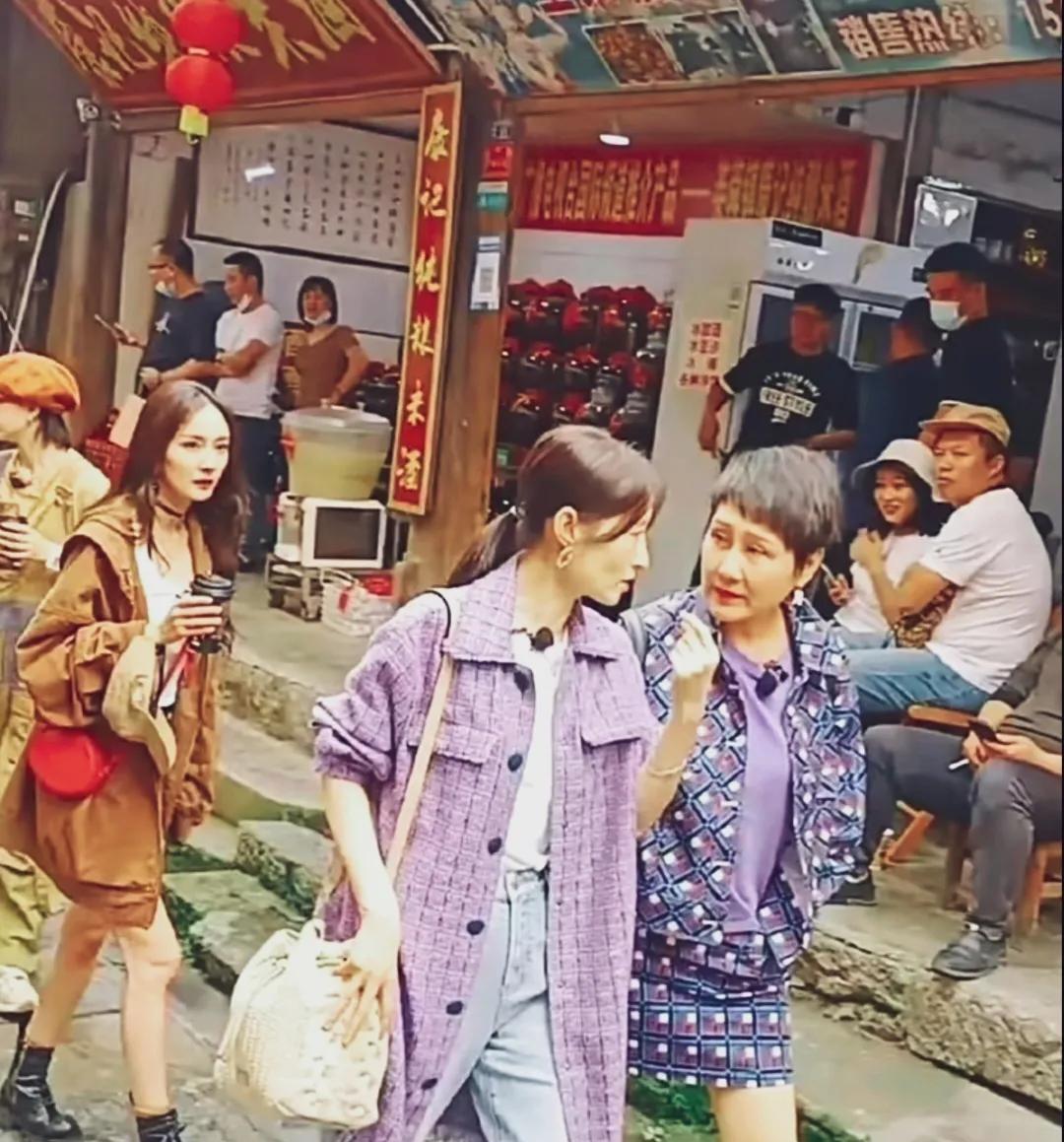 人们对于美的定义各不相同，不同的人有不同的标准。有人觉得苗条是美的象征，也有人认