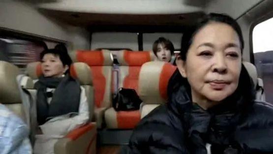 《一路繁花》一个火了，一个塌房了？