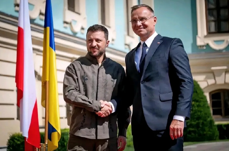 波兰惶恐，杜达害怕俄罗斯秋后算账。

谁能想到，丹麦同意让俄罗斯修复北溪管道，一