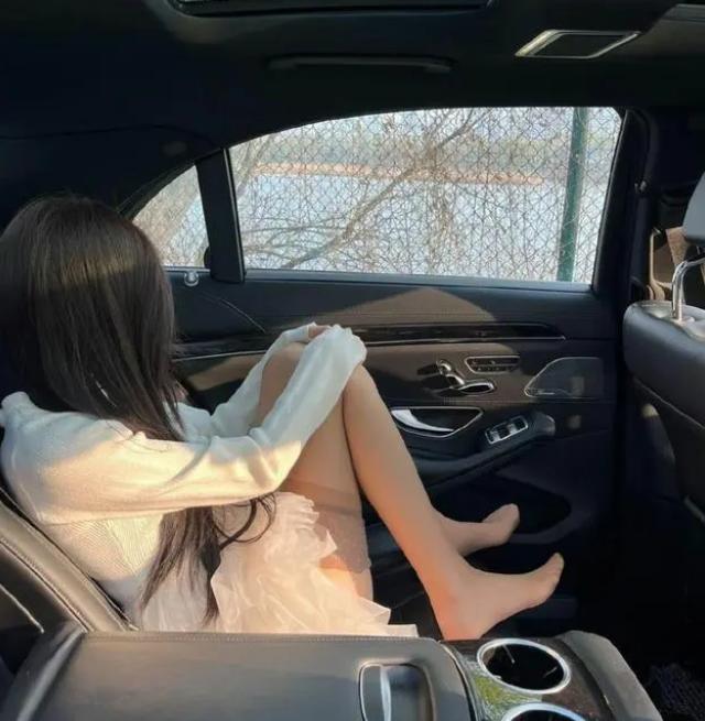广西柳州，一名女子乘坐网约车回家，但到家之后发现自己价值4000多元的苹果手机不
