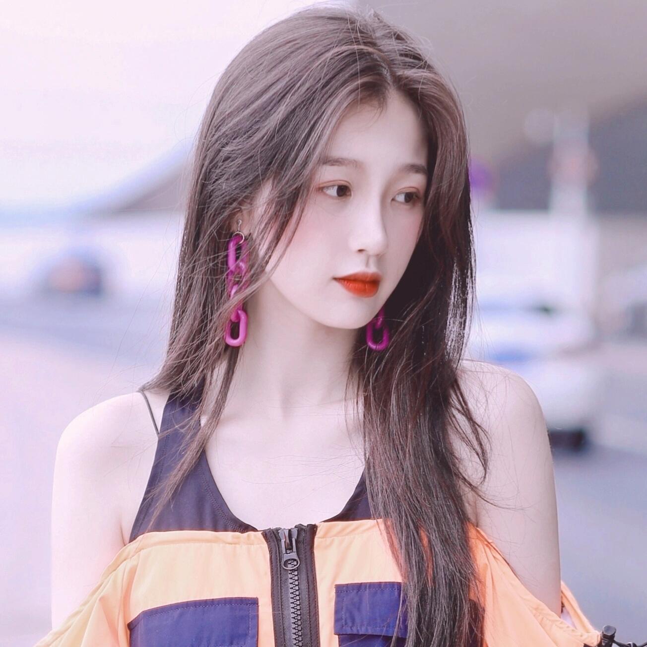 虞书欣：水灵灵的夸在每个人的心尖