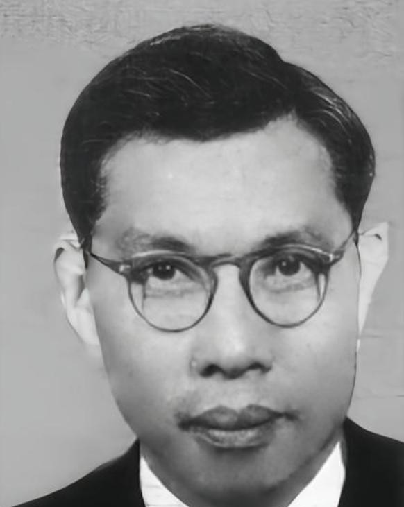 李景均，被誉为中国遗传学之父，他的一生跌宕起伏，充满传奇色彩。1912年，他出生