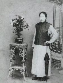 秋瑾：鉴湖女侠