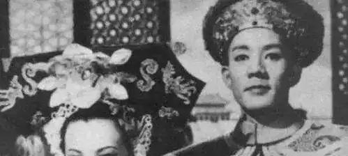 慈禧颐和园游玩偶遇帅气侍卫那尔苏，两人关系引发热议，最终那尔苏自杀身亡