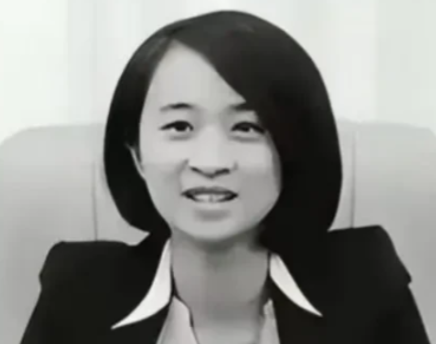 2013年，一位31岁的女教师被特招参军授少校军衔，还被定为技术11级！有人认为