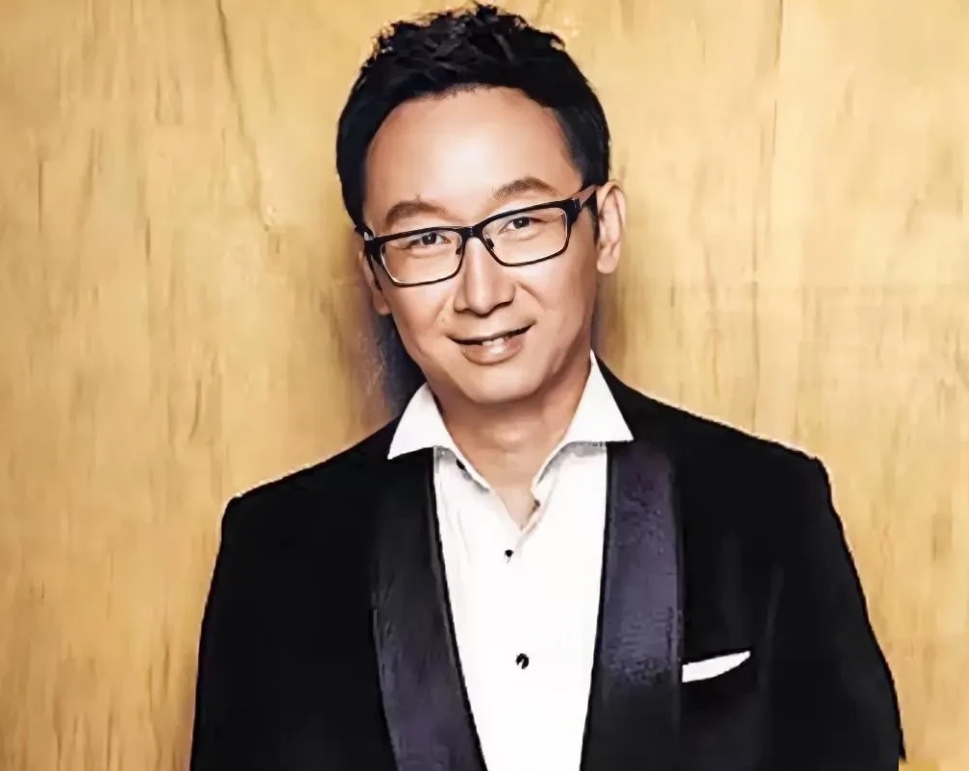 7月17日，正值《抓娃娃》上映短短两天，票房飙升破7亿之际，秦岚的前男友、才华横