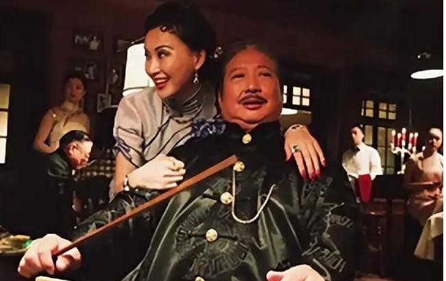 1921年，杜月笙带着30000大洋来找卢小嘉，求他放了黄金荣，但卢小嘉却说道：