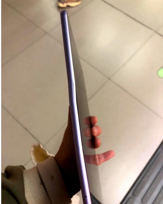 刚买不到十五天的华为平板弯了

我在2月4号签收了华为平板mate pad11.