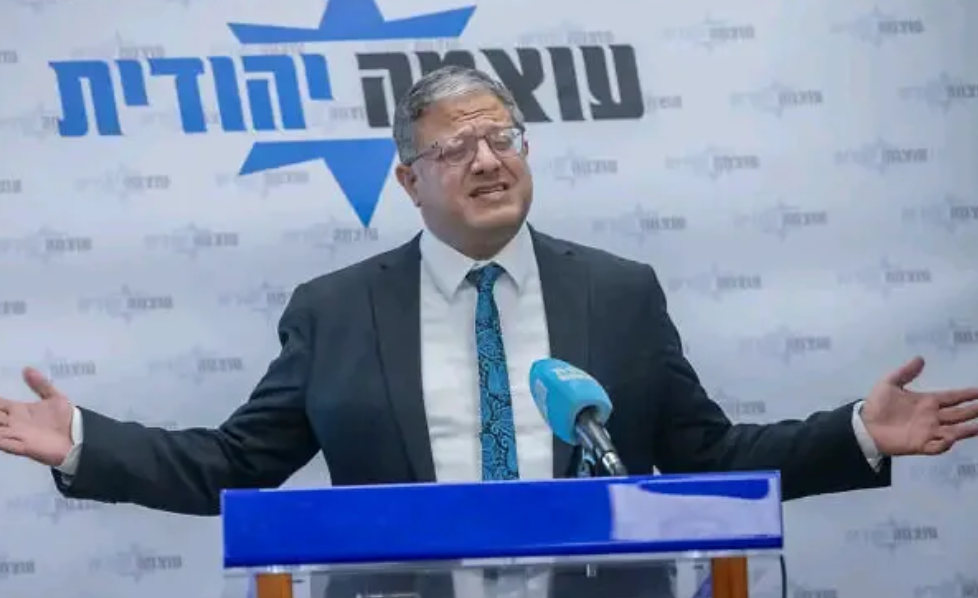 别以为妥协能曲线救国，不抵抗，不抗争，但人家依旧不放过你。
以色列安全部长格维尔