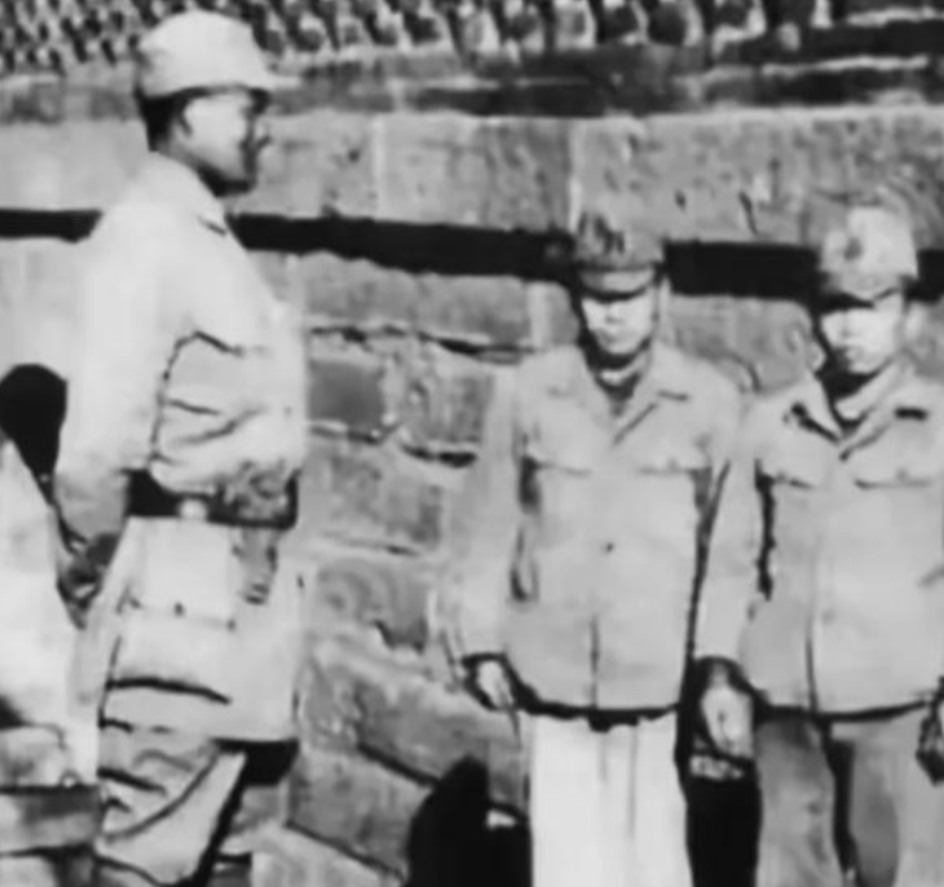 1938年，桂军189师长俘虏了两名日军。看着日军矮小的身材，师长灵机一动，想到
