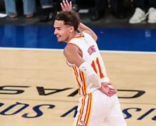 北京时间12月12日，NBA杯四强产生3席，东部雄鹿和老鹰会师，西部雷霆晋级，火