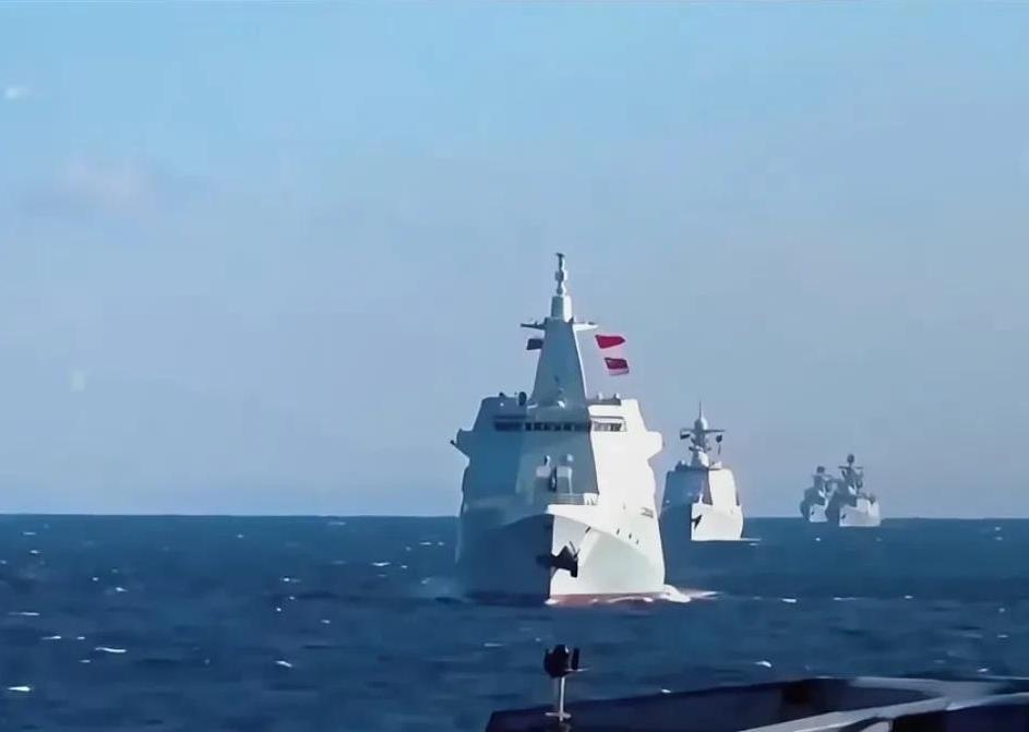 南海又要争议了！
这次不是重点关注的巴拉望群岛，而是我们主动出击。
对方言语挑衅