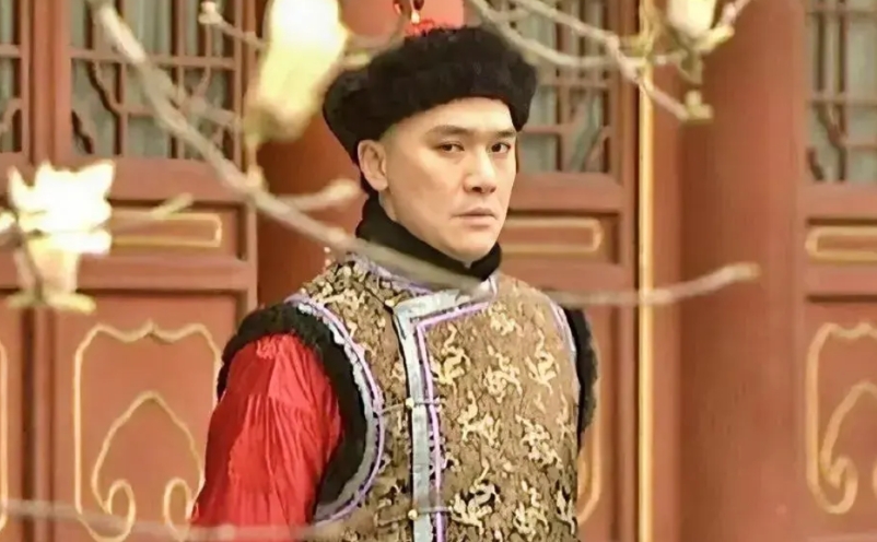 雍正王朝中，八贤王胤禩之所以没有夺嫡成功，是因为他犯了四个致命错误！
1.诱审肖