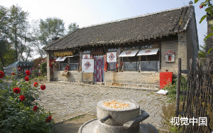 婚后我也过了很长一段恩爱的生活，但一次意外，相公离世，给家庭带来毁天灭地的伤害