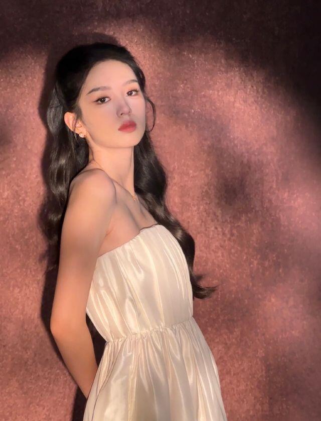 周也的锁骨怎么样？
