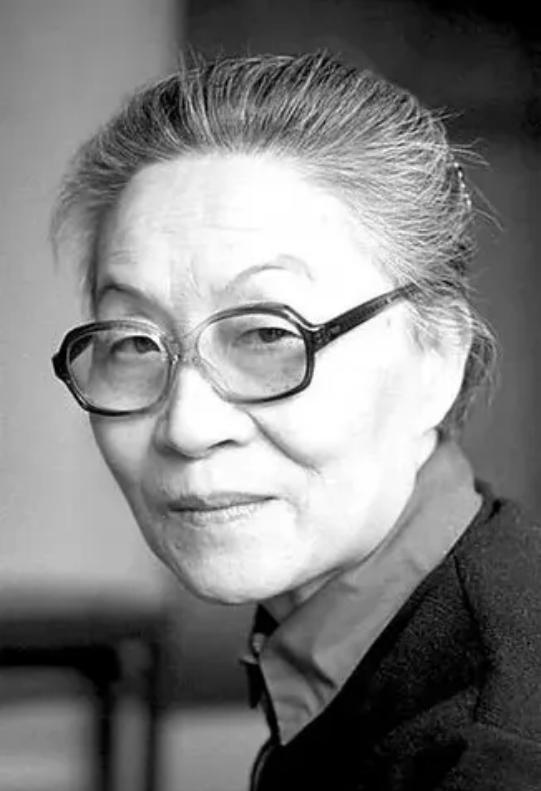 杨绛实话告女人，婚姻非港靠自己，活出自我才精彩