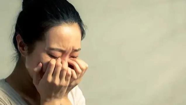 19岁女生与39岁男人私奔，生病后回家借钱，父母：没有钱！