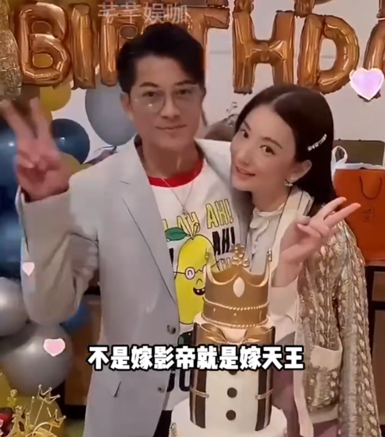 现在有个说法挺有意思的，说是名媛培训班正在收割中年男明星。而且报道中还举了些例子