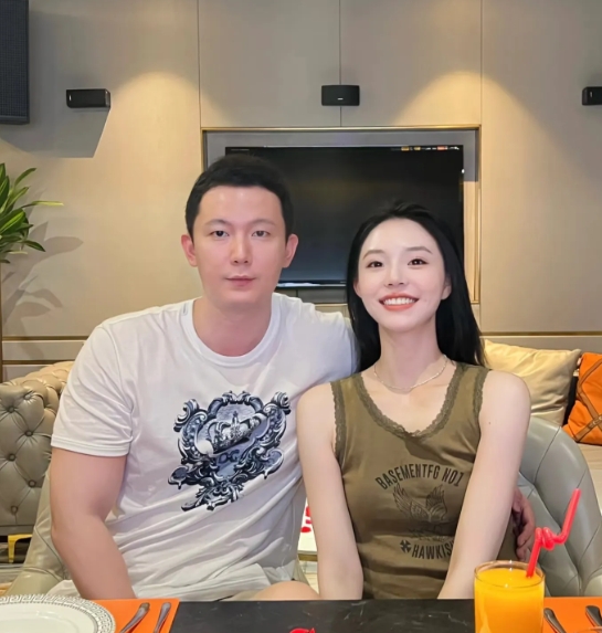 傅潇倩黄炎这一对会不会私下里关系挺好的，来节目故意制造矛盾和看点，对傅潇倩复出做
