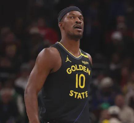 看巴特勒打球就像看老电工修电路——明明工具不高级，但总能在最合适的节点接对线。他